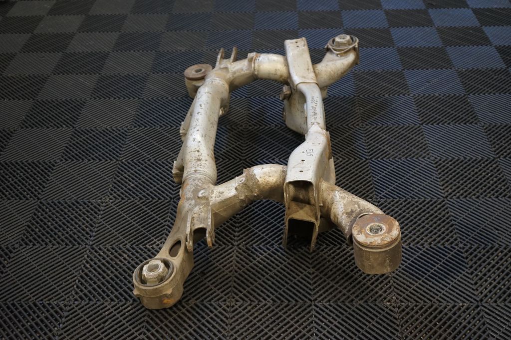 Rear subframe (4)