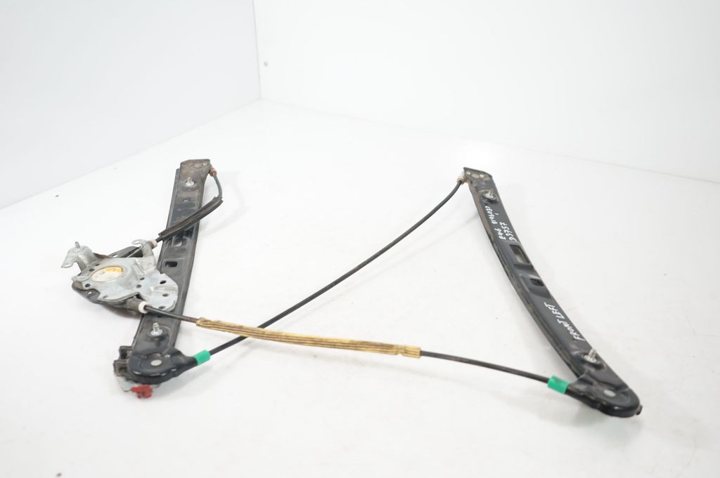 Front door window regulator with motor (7)