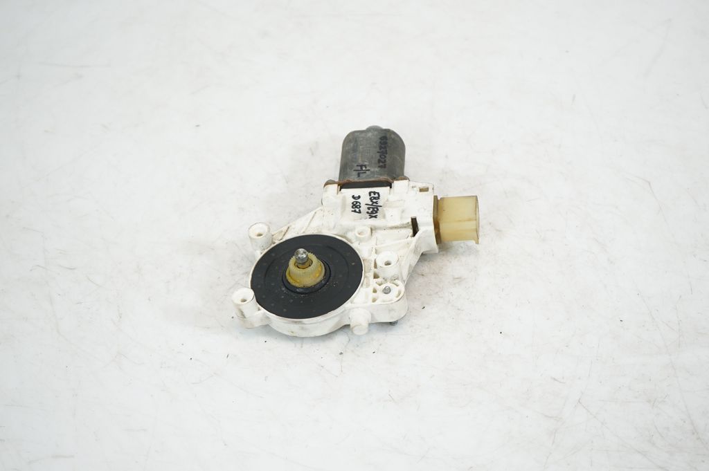 Front door window regulator with motor (2)