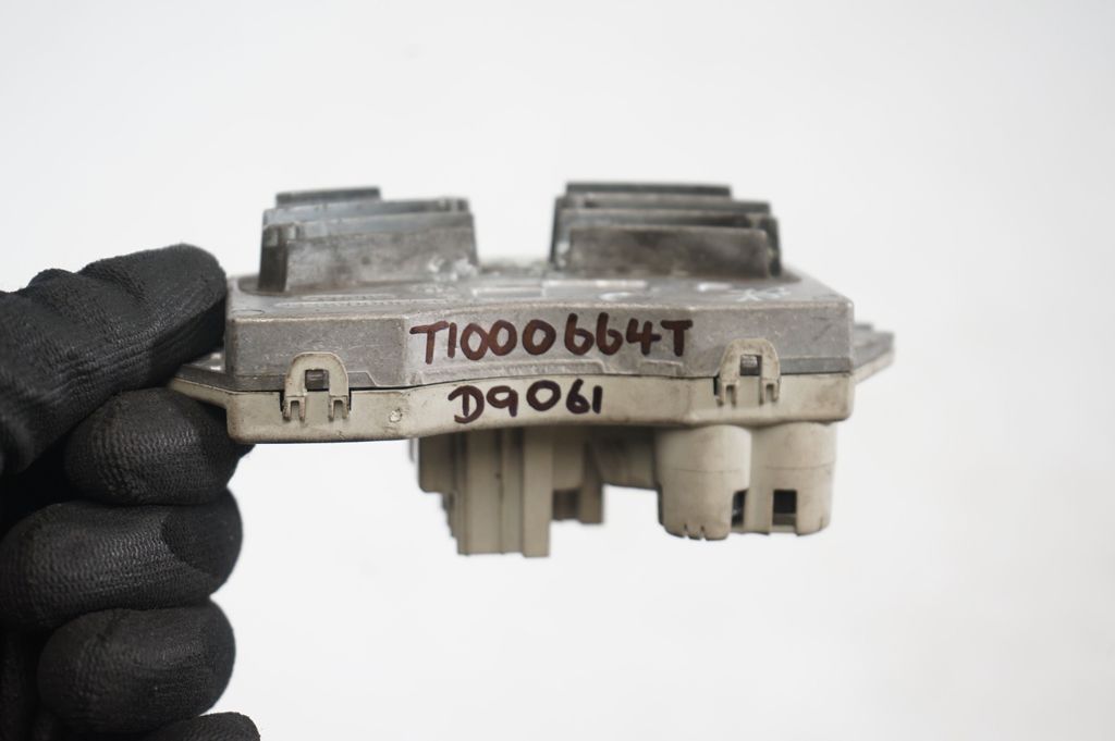 Heater blower motor/fan resistor (8)