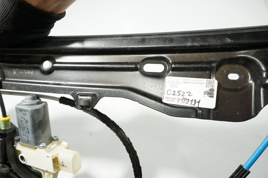 Front door window regulator with motor (8)