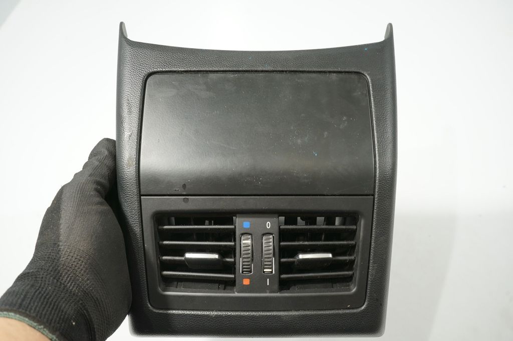 Rear air vent grill (9)