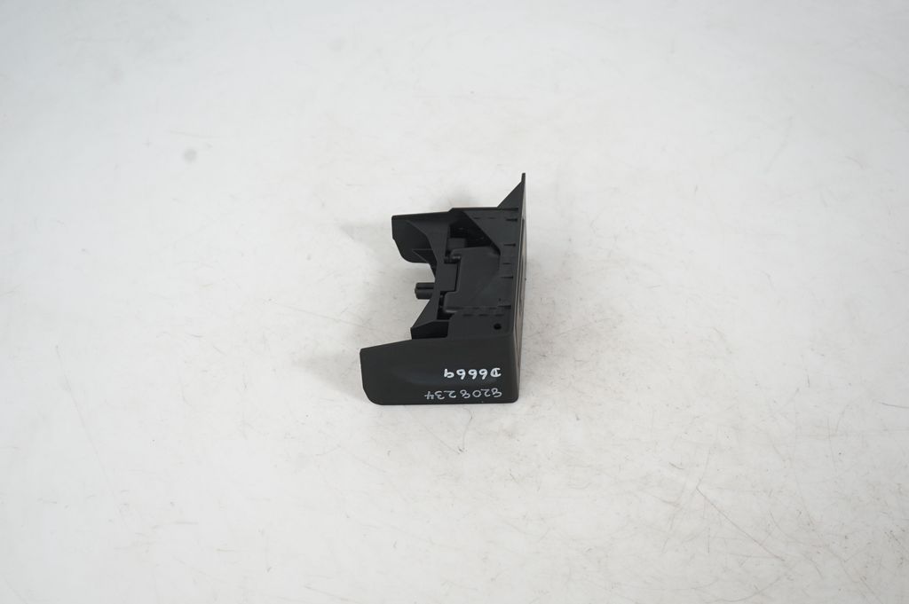 Rear door ashtray (4)