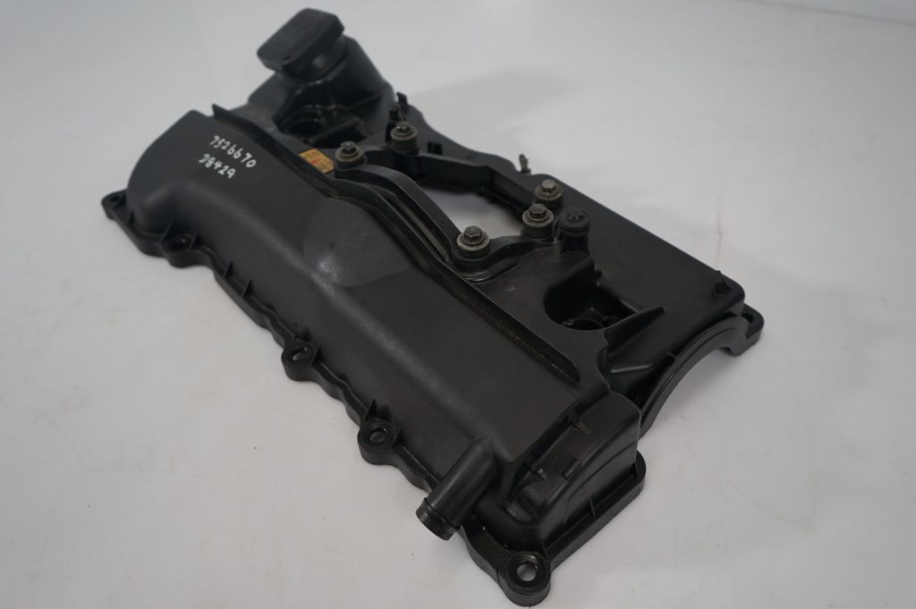 Rocker cam cover (7)