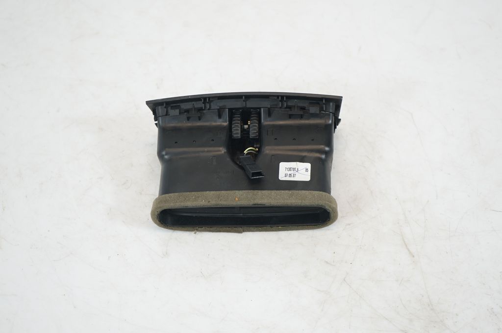 Rear air vent grill (3)