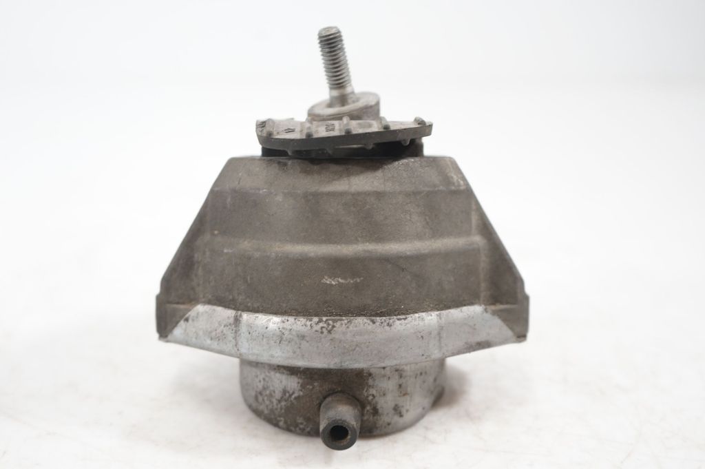 Engine mount bracket (4)