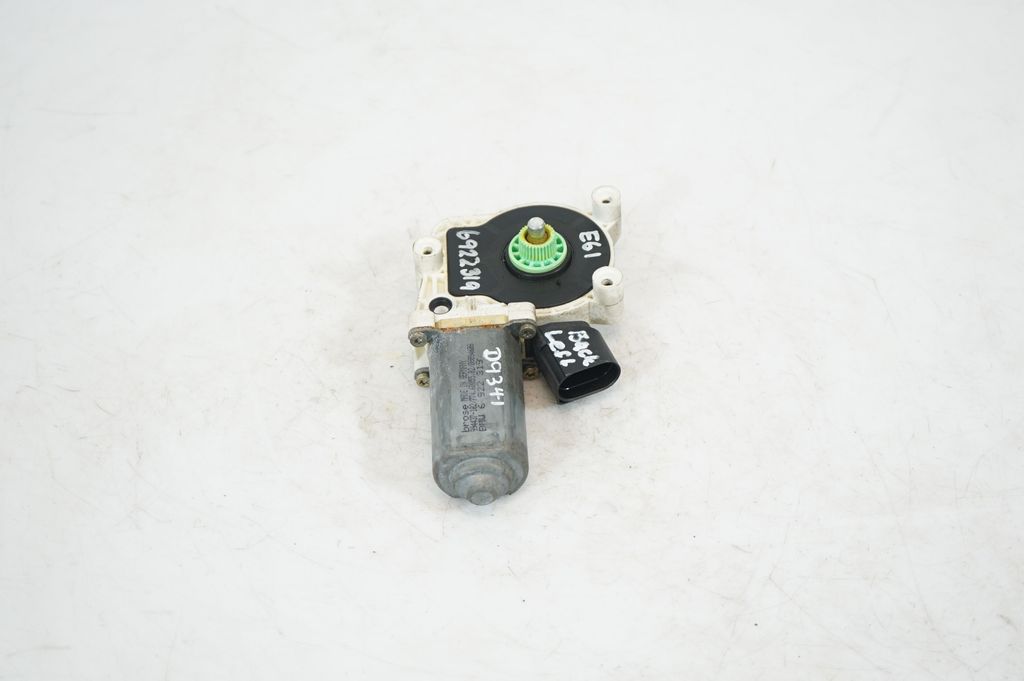 Rear door window regulator motor (2)