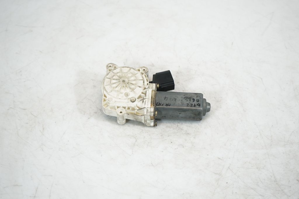 Rear door window regulator with motor (5)