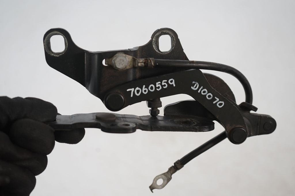 Engine bonnet/hood hinges (7)