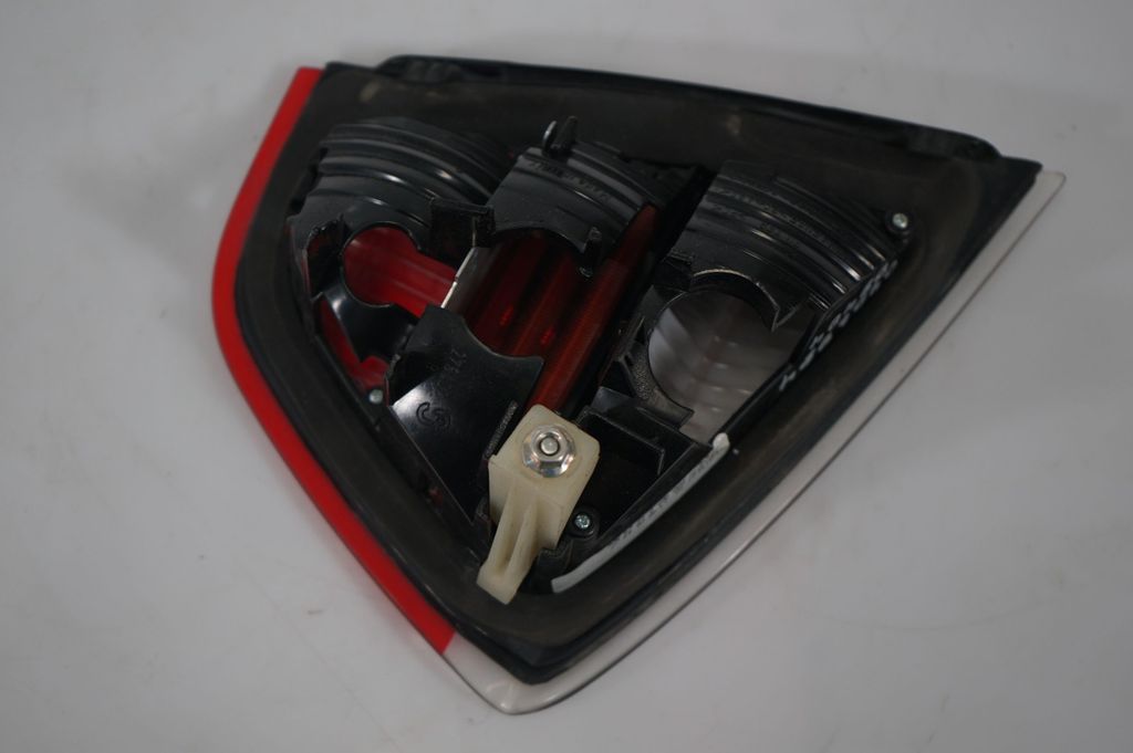 Tailgate rear/tail lights (7)