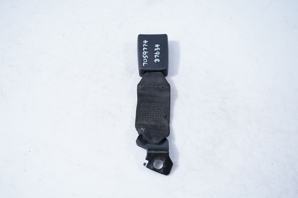 Rear seatbelt buckle (4)