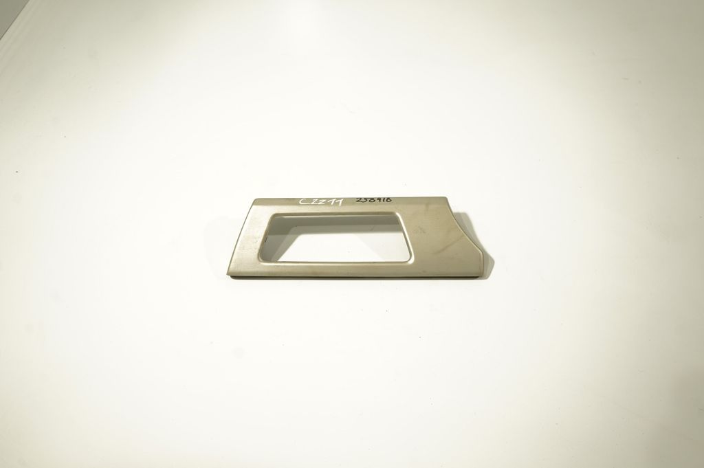 Front sill trim cover (5)