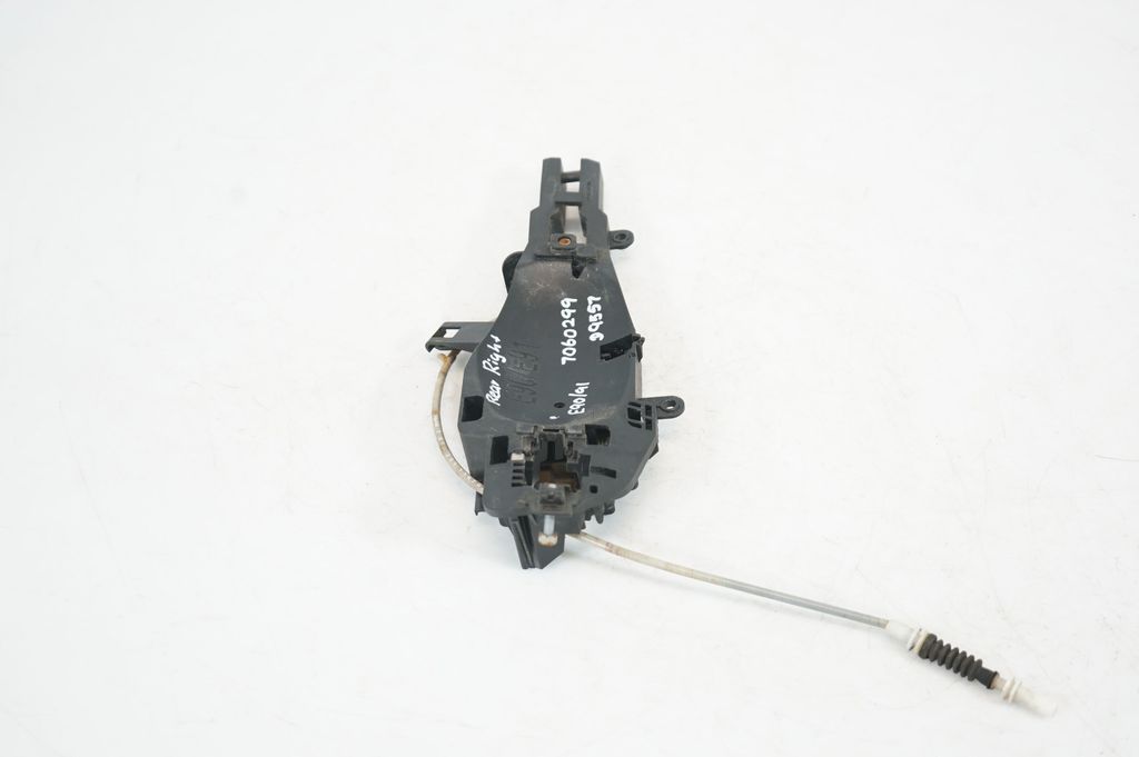 Rear door exterior handle/bracket (4)