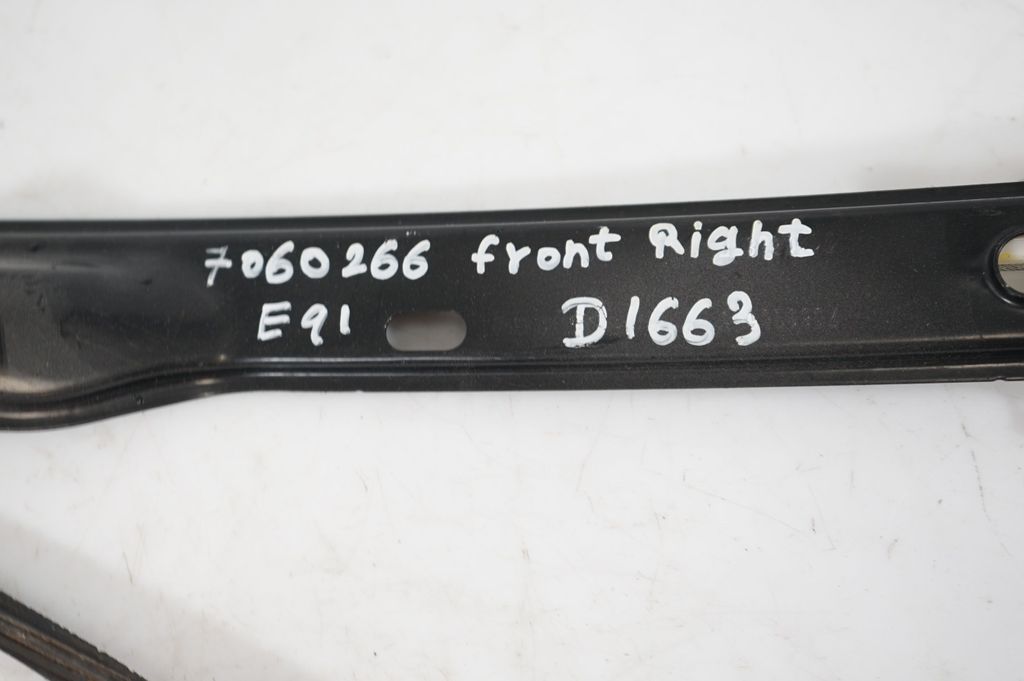 Front door window regulator with motor (9)