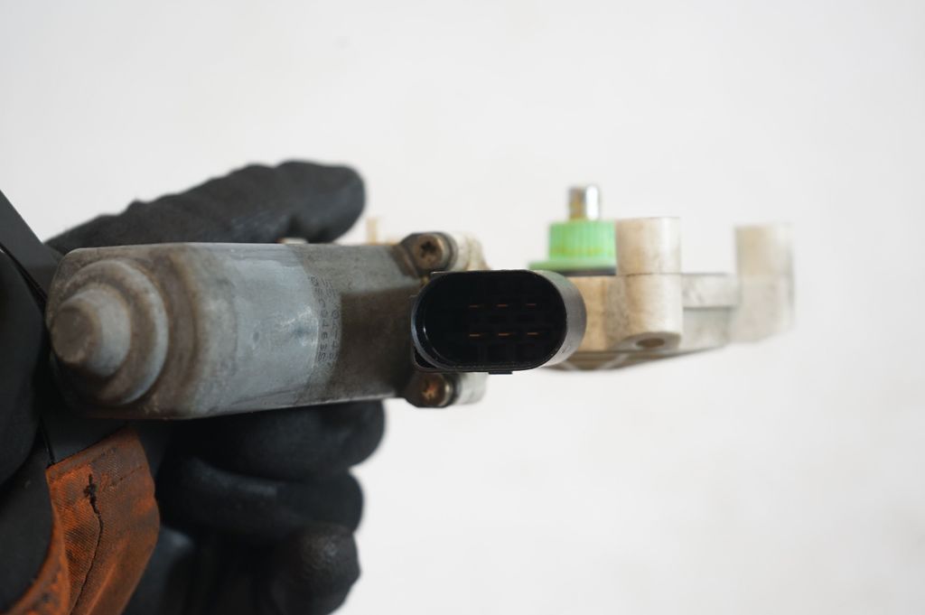 Rear door window regulator motor (6)