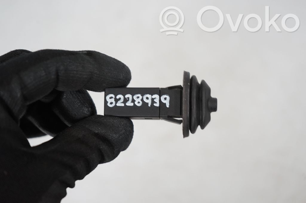 Fuel tank cap lock (8)