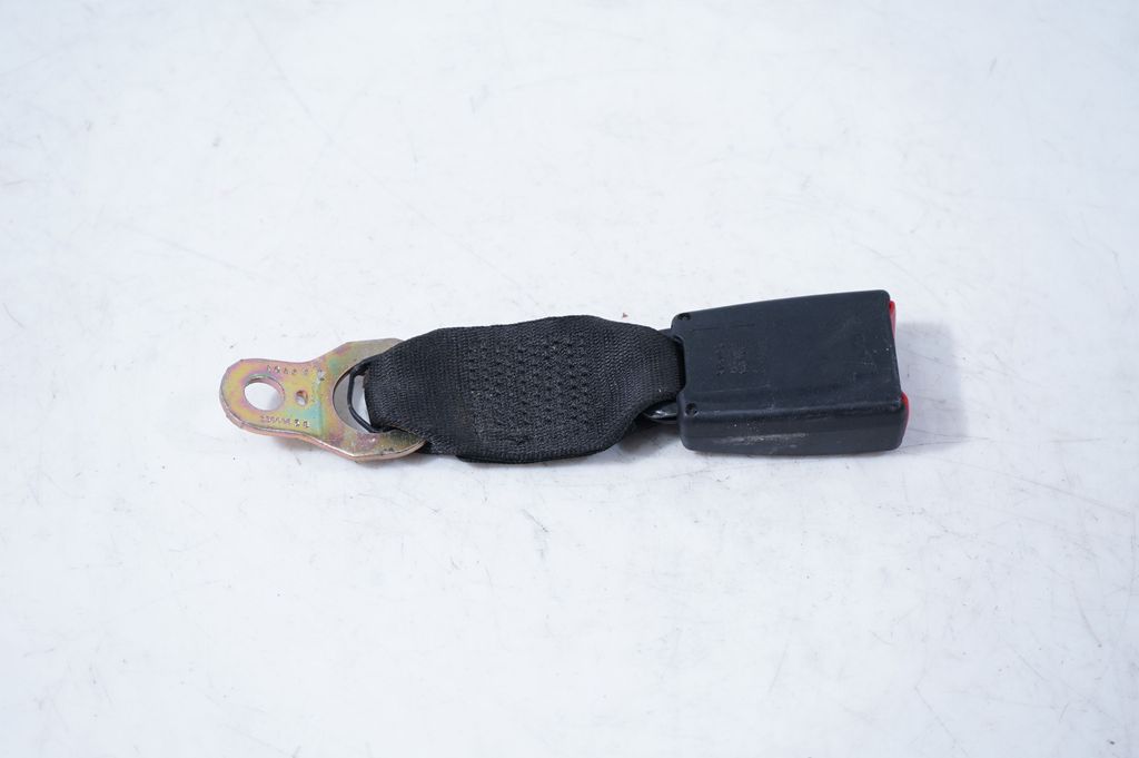 Rear seatbelt buckle (3)