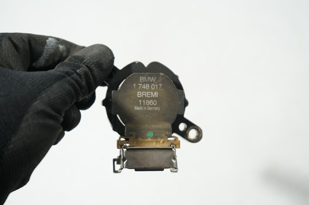 High voltage ignition coil (8)