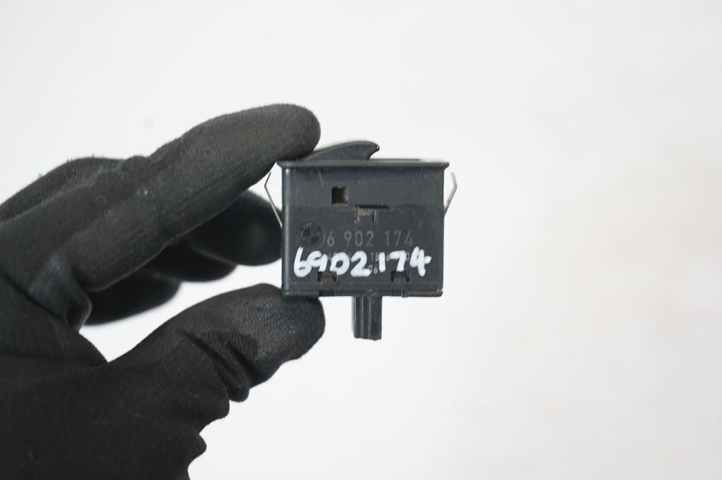 Electric window control switch (7)