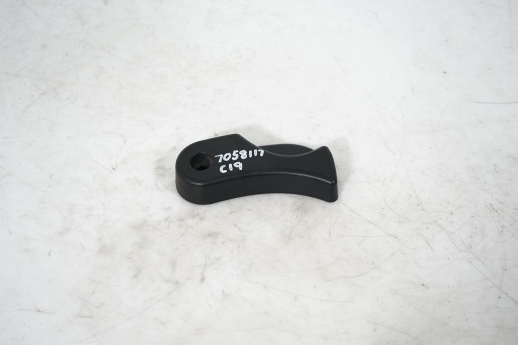 Engine bonnet (hood) release handle