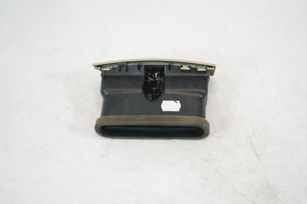 Rear air vent grill (3)