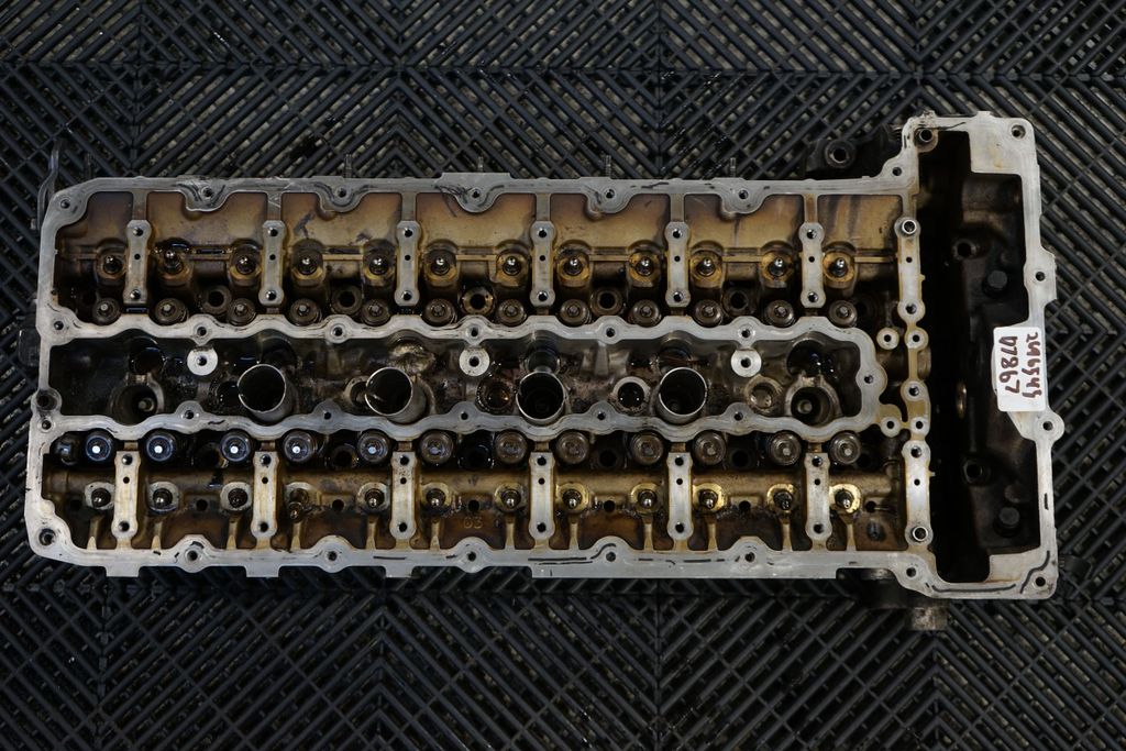 Engine head (6)