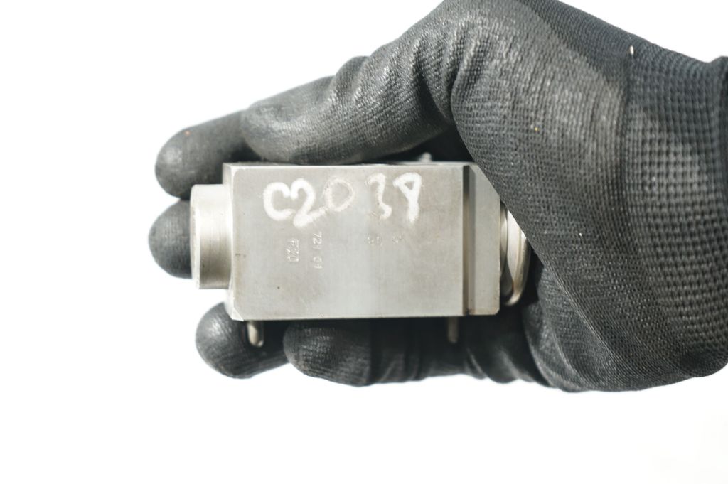 Air conditioning (A/C) expansion valve (10)
