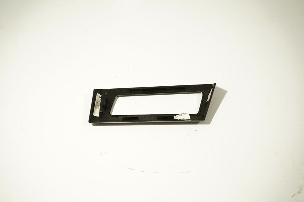Dashboard glove box trim (12)
