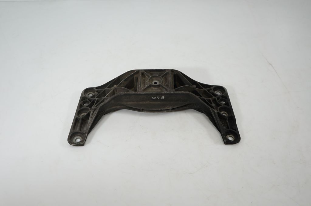 Gearbox mounting bracket (3)