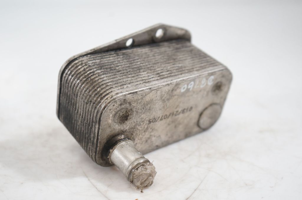 Engine oil radiator (8)