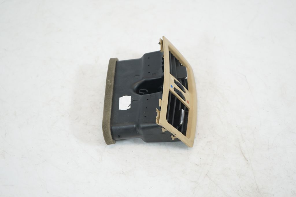 Rear air vent grill (4)