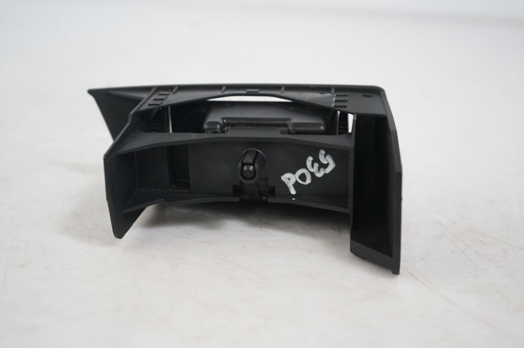 Rear door ashtray (8)