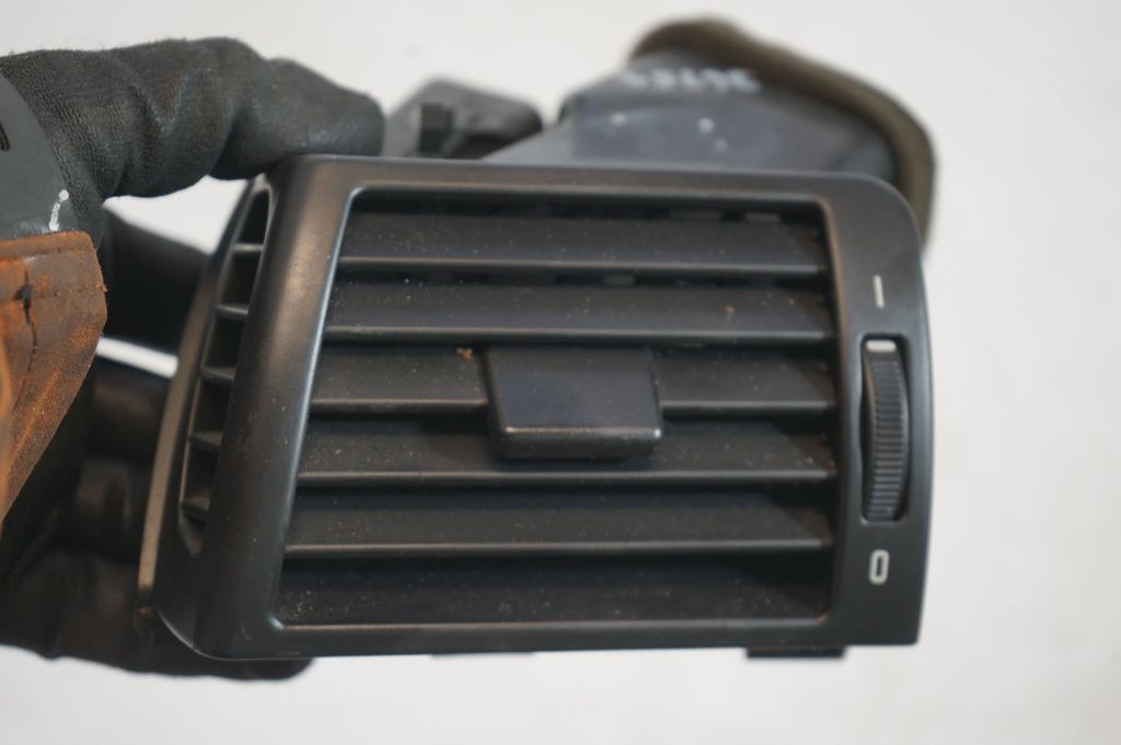 Dashboard side air vent grill/cover trim (7)