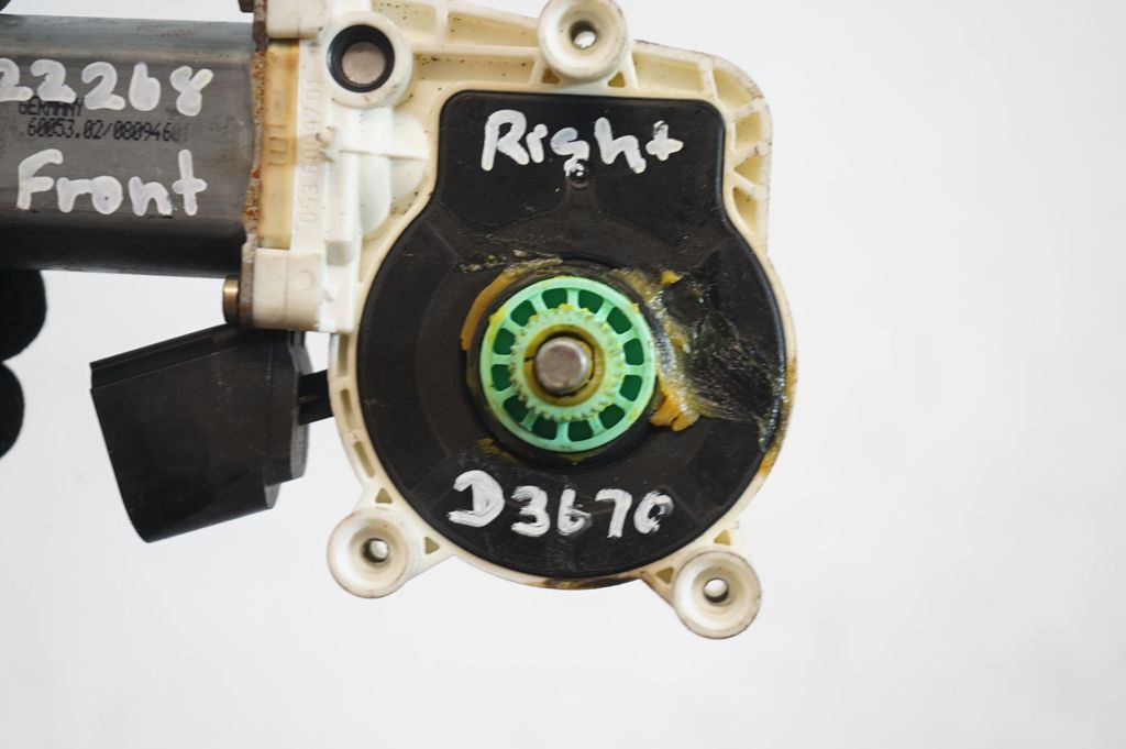 Front door window regulator with motor (7)