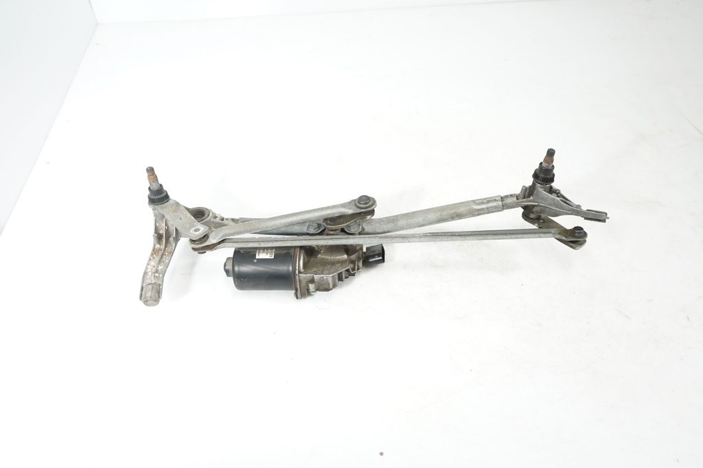 Front wiper linkage and motor (5)