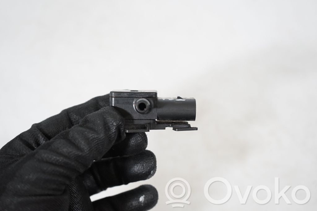 Exhaust gas pressure sensor (7)