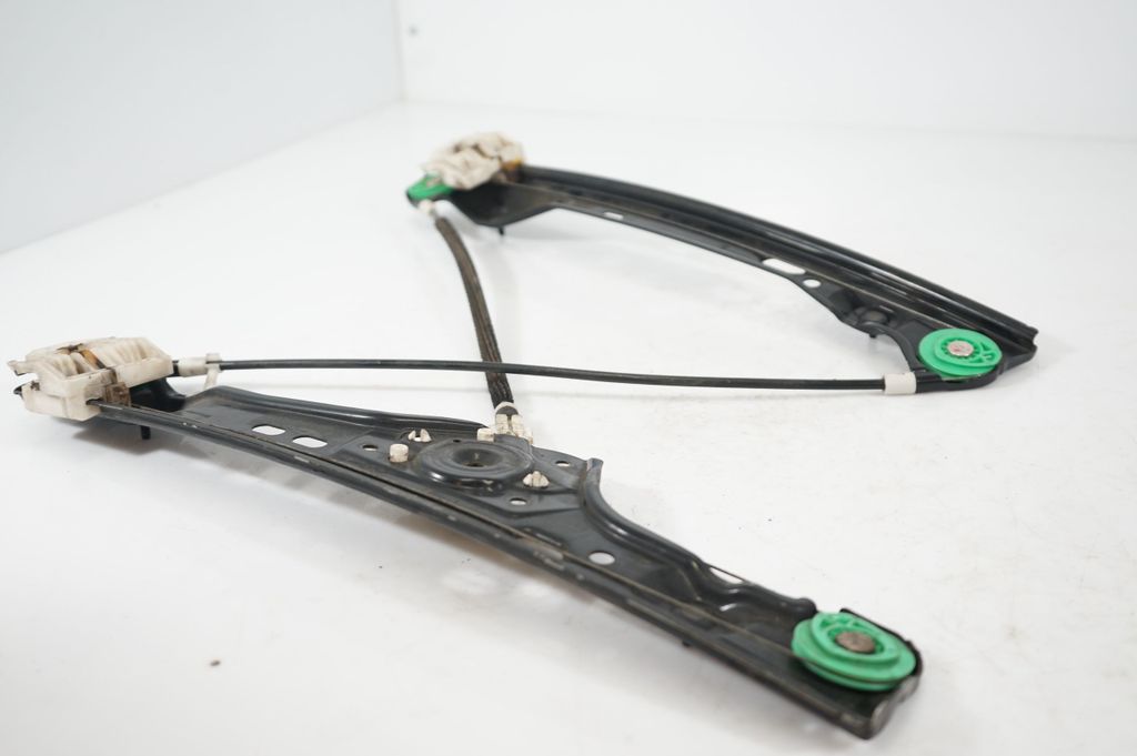 Front door window regulator with motor (6)