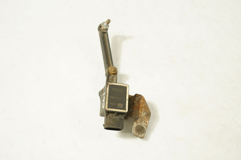 Headlight/headlamp level sensor