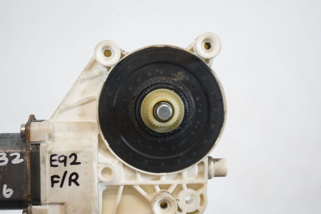 Front door window regulator motor (7)