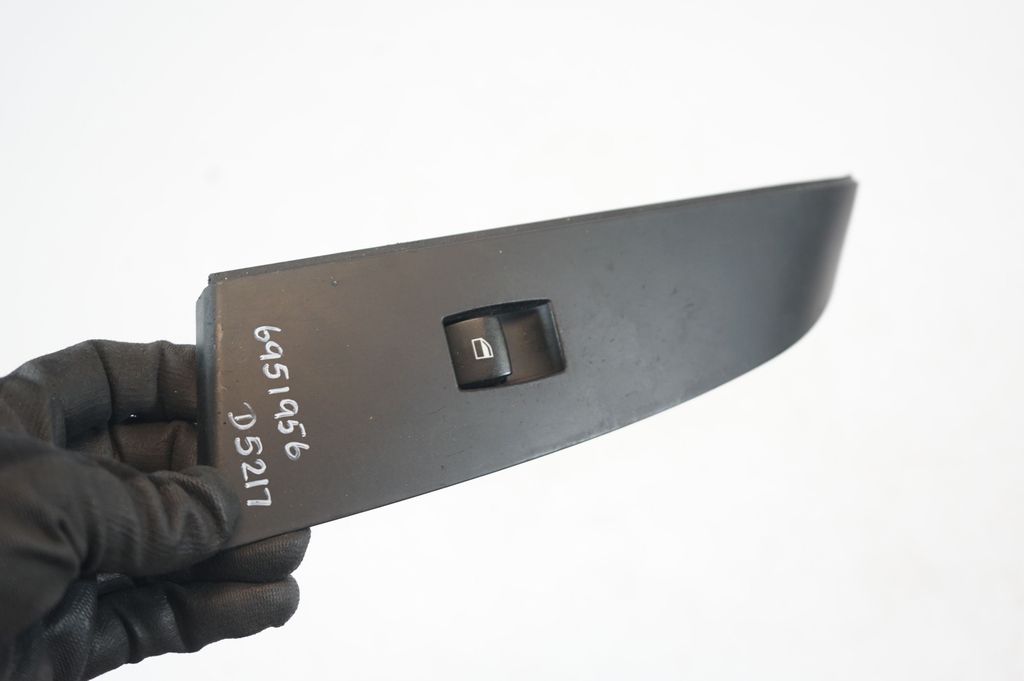 Electric window control switch (8)