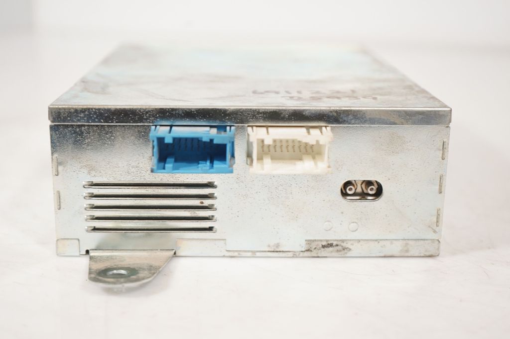 GPS navigation control unit/module (8)