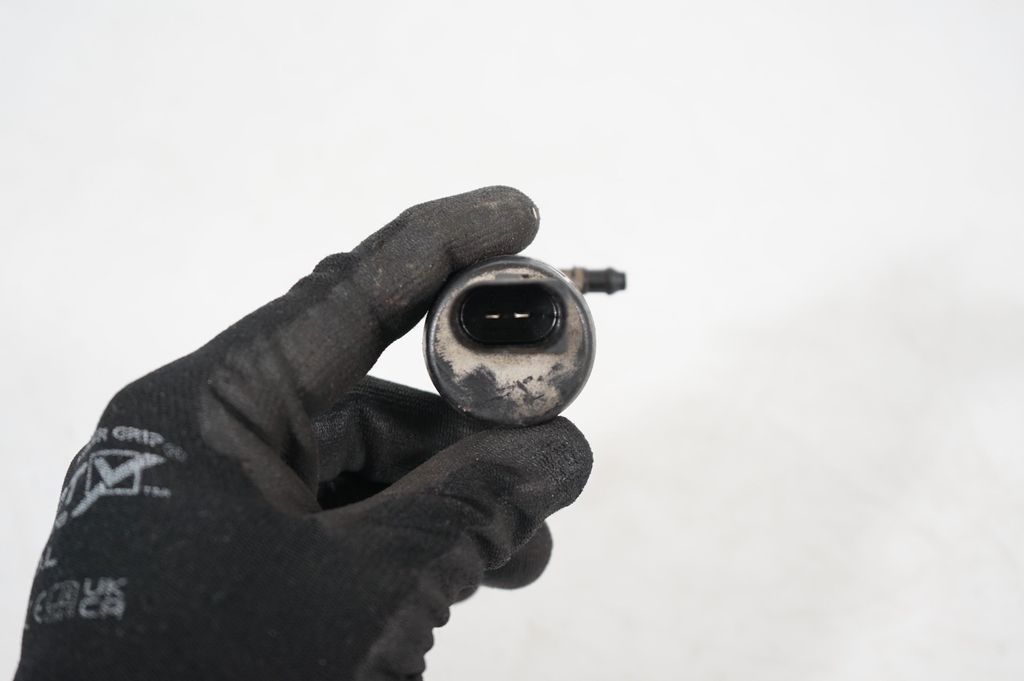 Windscreen/windshield washer pump (6)