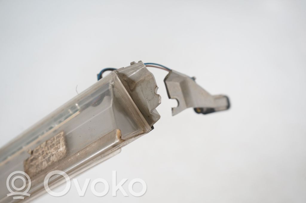 Third/center stoplight (6)