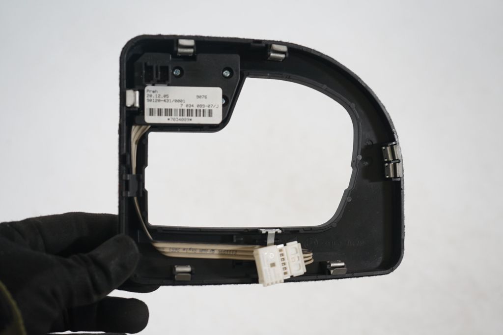 Gear shifter surround trim plastic (6)