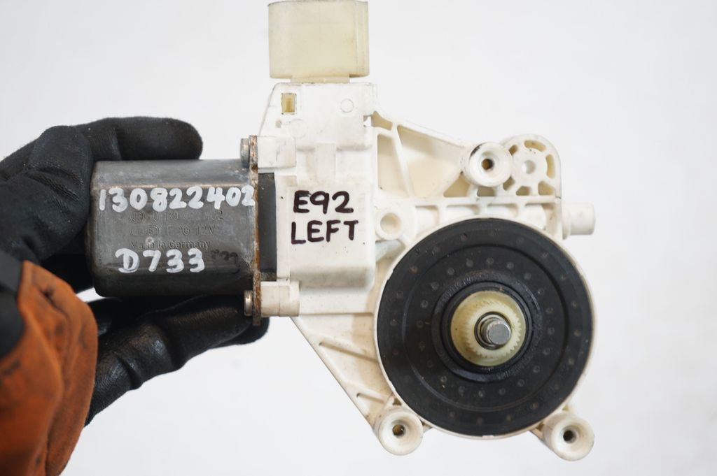 Front door window regulator with motor (8)