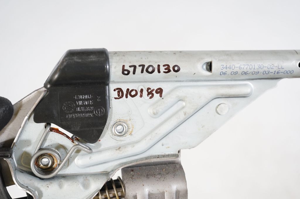 Handbrake/parking brake lever assembly (8)