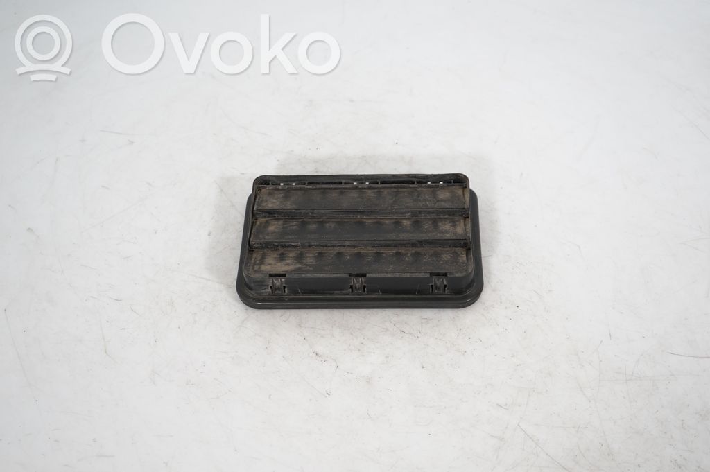 Quarter panel pressure vent (5)