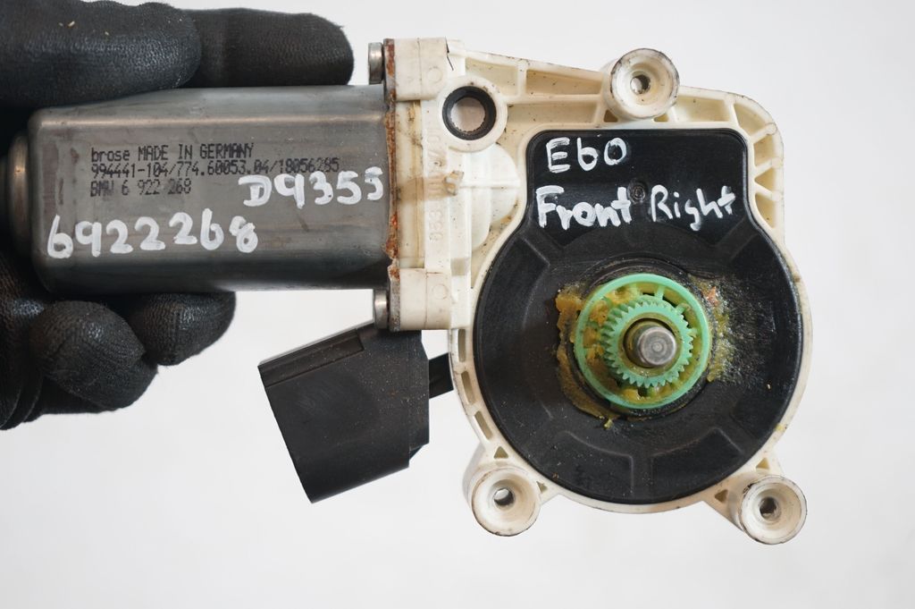 Front door window regulator with motor (8)