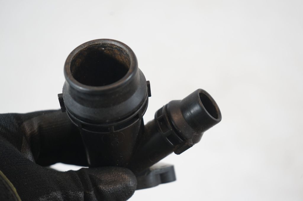 Engine coolant pipe/hose (7)