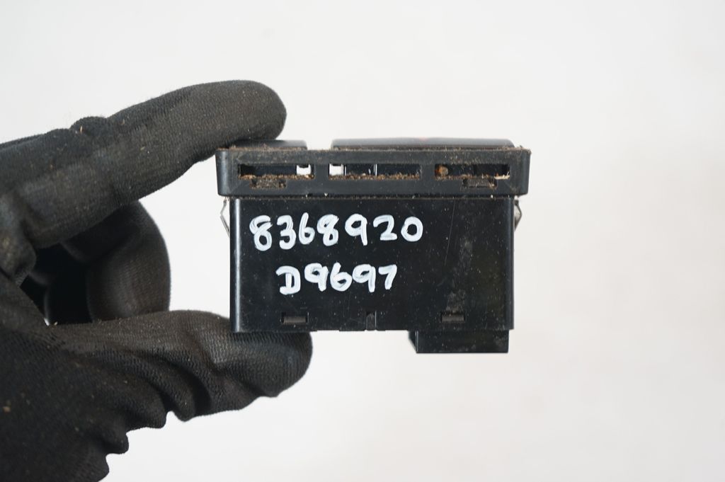 Hazard light switch (8)